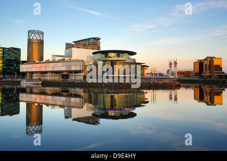 Uk, Salford, Lowry Theatre and Suspension Bridge Stock Photo