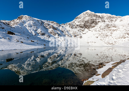View towards Snowdon Summit (Yr Wyddfa) from Miners Track over Glaslyn, Snowdonia National Park, Wales, UK, Europe. Stock Photo