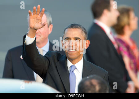 Berlin, Germany. 18th June, 2013. US President Barack Obama waves as he arrives at Tegel Airport in Berlin, Germany, 18 June 2013. Photo: Maurizio Gambarini/dpa /dpa/Alamy Live News Stock Photo