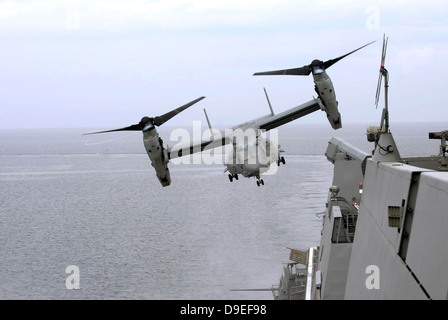 An MV-22B Osprey takes off from the amphibious transport dock ship USS Mesa Verde.