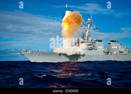 Guided missile destroyer USS Hopper launches a RIM-161 Standard Missile Stock Photo