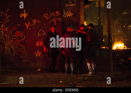 Rio de Janeiro, Brazil. 17 Jun 2013 - Police is coerced by protesters Free Pass during protest against the increase in bus fares in Rio de Janeiro Credit:  Stefano Figalo/Alamy Live News