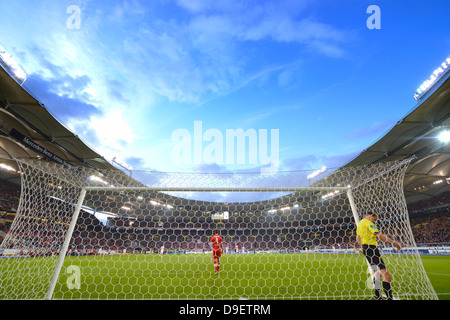 Linesman checks net before the play beginning, Hintertorkamera, blue hour, goalkeeper Sven ULREICH VfB Stuttgart, Mercedes-Benz Stock Photo