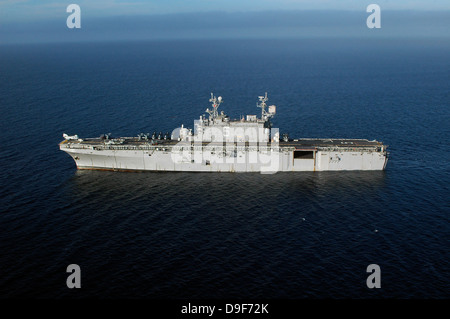 Amphibious Assault Ship USS Peleliu transits the Pacific Ocean. Stock Photo