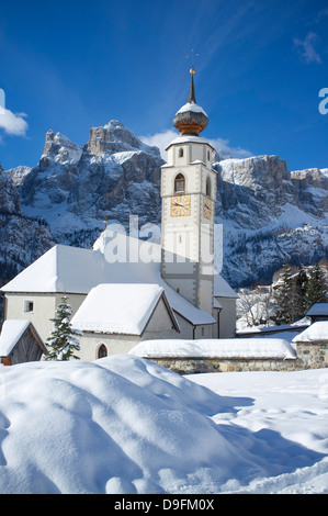 A church in Colfosco in Badia near the Sella Massif mountain range in the Dolomites, South Tyrol, Italy Stock Photo