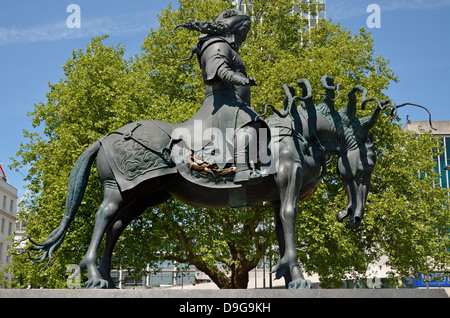 London, England, UK. Bronze statue: Genghis Khan (2112: Dashi Namdakov) Marble Arch Stock Photo