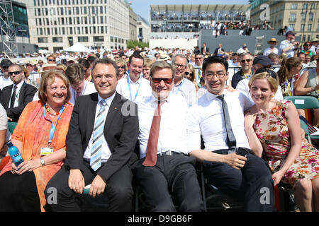 Berlin, Germany. 19th June, 2013. German Justice Minister Sabine Leutheusser-Schnarrenberger (FDP/L-R) German Interior Minister Hans-Peter Friedrich (CSU), German Foreign Minister Guido Westerwelle (FDP), German Economy Minister Philipp Roesler (FDP) and his wife Wiebke Roelser wait for the US President Barack Obama's speech front of Brandenburg Gate at Pariser Platz in Berlin, Germany, 19 June 2013. Photo: Michael Kappeler/dpa /dpa/Alamy Live News Stock Photo