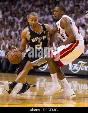 Miami, Florida, USA. 18th June, 2013. San Antonio Spurs point guard Tony Parker (9) drives against Miami Heat point guard Mario Chalmers (15) at AmericanAirlines Arena on June 18, 2013. Credit: Credit:  Allen Eyestone/The Palm Beach Post/ZUMAPRESS.com/Alamy Live News Stock Photo