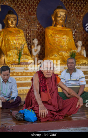 Sunday scene within the Schwedagon pagoda complex in Rangoon(Yangon) in Burma (Myanmar). Stock Photo