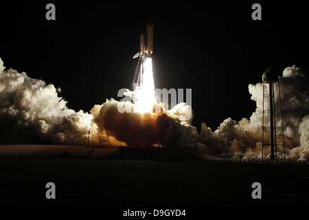 Space shuttle Discovery lifts off from Launch Pad 39A at Kennedy Space Center in Florida, on the STS-131 mission. Stock Photo