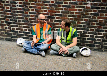 Two workman taking a break in Shoreditch, East London Stock Photo