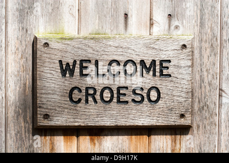Bilingual welcome sign in English and Welsh Stock Photo