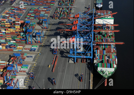 GERMANY Hamburg container harbour , HHLA terminal at Burchard quai, vessel of chinese shipping company Evergreen Stock Photo