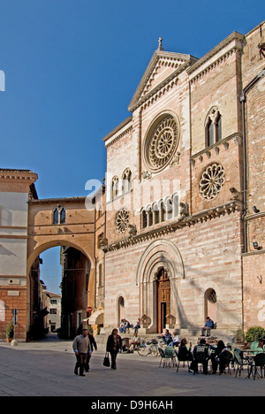 Foligno, Umbria, Italy. Cathedral (Duomo di San Feliciano - 12thC) in Piazza della Repubblica Stock Photo