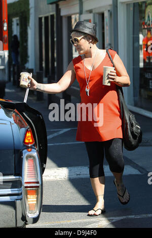 Heavily pregnant singer Pink, aka Alecia Moore out and about in Malibu Los Angeles, California - 31.03.11 Stock Photo