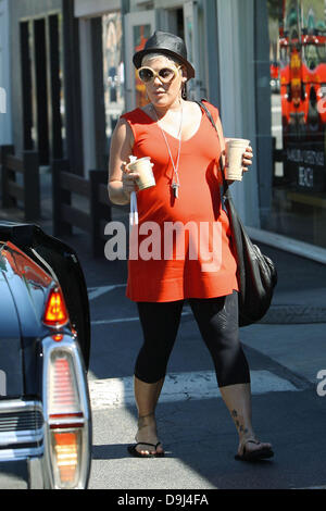 Heavily pregnant singer Pink, aka Alecia Moore out and about in Malibu Los Angeles, California - 31.03.11 Stock Photo