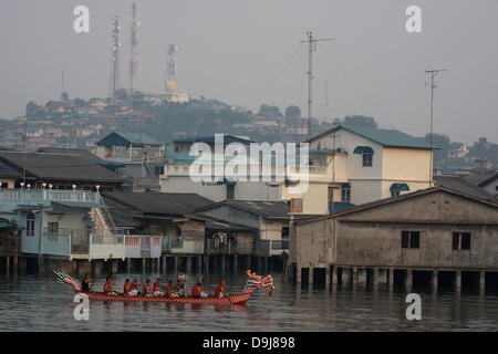 Bintan, Riau Islands, Indonesia. 19th June, 2013. Competitors paddle during the dragon boat festival on June 19, 2013 in Bintan, Riau Islands, Indonesia. Dragon Boat racing dates back over 2,000 years and has now developed into a serious sport on the calendar of many countries around the world. Credit: Credit:  Sijori Images/ZUMAPRESS.com/Alamy Live News Stock Photo