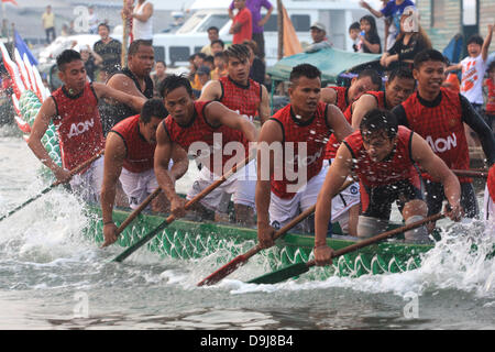 Bintan, Riau Islands, Indonesia. 19th June, 2013. Competitors paddle during the dragon boat festival on June 19, 2013 in Bintan, Riau Islands, Indonesia. Dragon Boat racing dates back over 2,000 years and has now developed into a serious sport on the calendar of many countries around the world. Credit: Credit:  Sijori Images/ZUMAPRESS.com/Alamy Live News Stock Photo