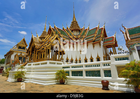 Phra Thinang Dusit Maha Prasat building and spire in the Grand Palace Complex, Wat Phra Kaew, Bangkok, Thailand Stock Photo