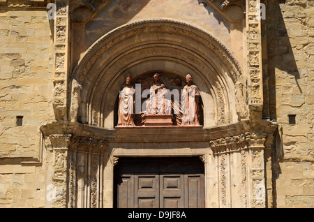 italy, tuscany, arezzo, duomo, romanesque door on the right side with terracotta statues by niccolò di luca spinelli (14th century)