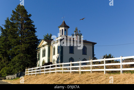 Alfred Hitchcock The Birds School House Bodega Bay The Birds School House Bodega Bay A 1963 suspense/horror film directed by Alf Stock Photo