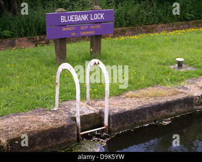 The Chesterfield Canal runs for 46 miles from the River Trent to the middle of Chesterfield. Stock Photo