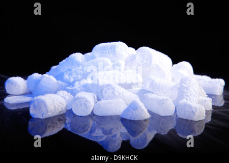 Il ghiaccio secco con fumo Foto stock - Alamy