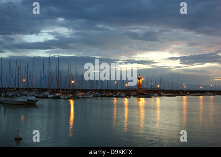 Just before the sunrise at Desenzano del Garda with the Marina and the old lighthouse. Stock Photo