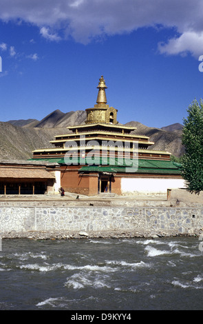 Gong Tang pagoda in Labuleng Si or Labrang monastery one of the six great monasteries of the Gelug school of Tibetan Buddhism located at the foot of the Phoenix Mountain northwest of Xiahe County in Gannan Tibetan Nationality Autonomous Prefecture, Gansu Province China Stock Photo