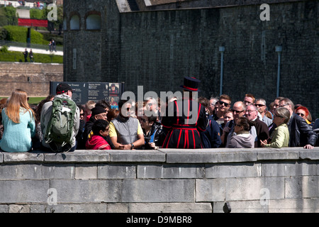 yeoman warder with tour group tower of london england Stock Photo