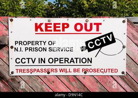Sign at the entrance to a Northern Ireland Prison Service property, warning trespassers to keep out Stock Photo