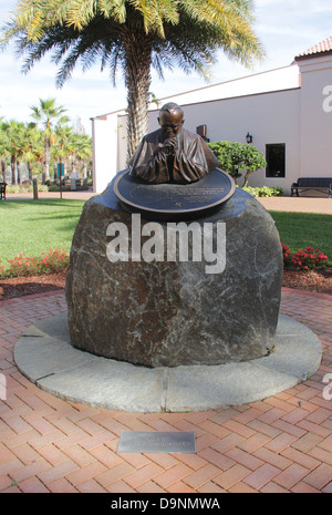 Pope John Paul II statue at the gardens of the National Shrine of Mary, Queen of the Universe Stock Photo
