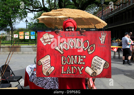 The Voodoo Bone Lade of New Orleans. She often works in St. Peter Street / Jackson Square. Photo: Klaus Nowottnick Date: April 26, 2013 Stock Photo