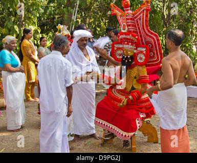 THEYYAM GODS ACTING IN A HINDU RELIGIOUS CEREMONY WITH DEVOTEES IN KERALA  SOUTHERN INDIA Stock Photo
