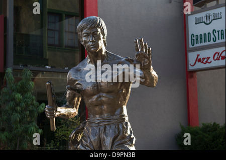 Bruce Lee Statue in Chinatown Stock Photo - Alamy