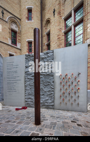 WW1 execution pole and poem by Erwin Mortier at inner courtyard of the Poperinge town hall, West Flanders, Belgium Stock Photo