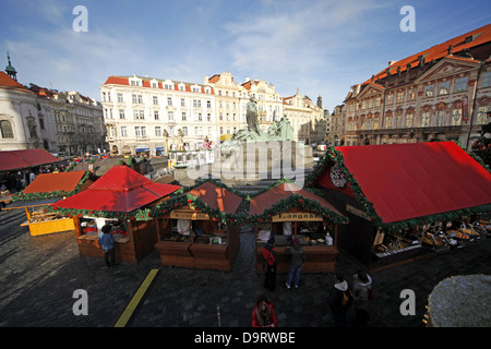 JAN HUS MONUMENT & CHRISTMAS STALLS PRAGUE & CZECH REPUBLIC 01 January 2013 Stock Photo