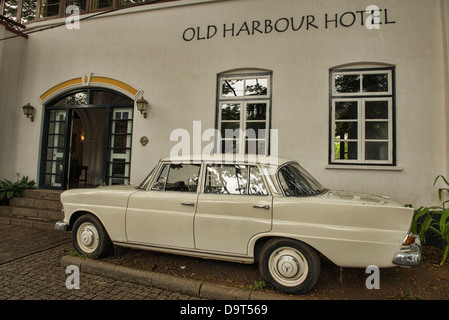 Old Harbor Hotel and vintage car in Fort Cochin (Kochi) in Kerala, India Stock Photo