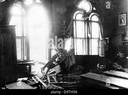 German Revolution 1918/1919: View of he conference room of the police headquarters at Alexandersplatz, which was destroyed through the artillery fire of government troops during the street fights in early 1919, on 12 January 1919. Fotoarchiv für Zeitgeschichte Stock Photo