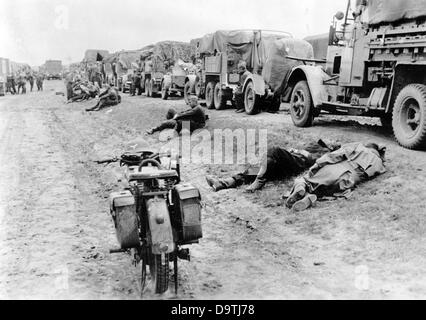 The Nazi Propaganda! on the back of the image reads: 'On the sides of an advance route in the East. According to a report issued by the Supreme Command of the Armed Forces (OKW) from 1 July, German and Allied troops engaged in combat action in the southern and middle parts of the Eastern Front. It is important for operations like these that the supply lines function. Our image shows a motor transport division waiting for the next orders. The soldiers use the break to rest a little.' Image from the Eastern Front, 2 July 1942. The attack on the Soviet Union by the German Reich was agreed on in J Stock Photo