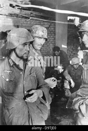 The Nazi Propaganda! on the back of the image reads: 'The last minutes before going into action.' Image purblished on 13 March 1943. Place unknown. Photo: Beliner Verlag/Arciv Stock Photo