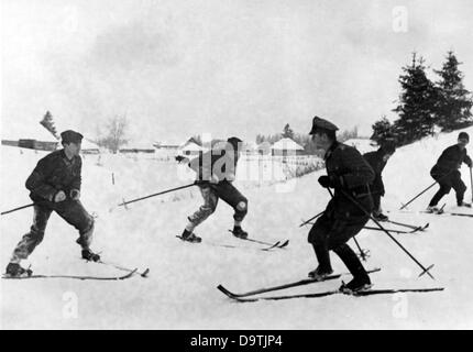 Propaganda text of National Socialist report on the back of the picture:  'At the Eastern front. Skiing lessons for indicators of an infantry regiment'. Motive from the Eastern front on the 13th of January in 1942. The attack of the German Wehrmacht on the Soviet Union on the 22nd of June in 1941 was going under the alias 'Operation Barbarossa'.    Fotoarchiv für Zeitgeschichte Stock Photo