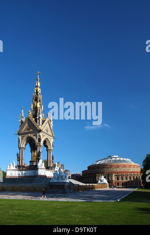 The Albert Memorial with the Royal Albert Hall in the background, Kensington Gardens, London, England, UK Stock Photo