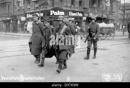 German Revolution 1918/1919: Arrested spartacists are pictured in Berlin, Germany, Date unknown. Fotoarchiv für Zeitgeschichte Stock Photo