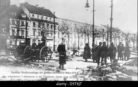 German Revolution 1918/1919: View of the ripped-open street at Grosse Frankfurter Strasse (today: Karl-Marx-Allee)/Andreasstrasse in Berlin, Germany, during the street fights of the Märzkämpfe ('March Fights' - fights which ensued from the nationwide demonstrations of workers for the revolutionary cause) in March 1919. Photo: Berliner Verlag/Archiv