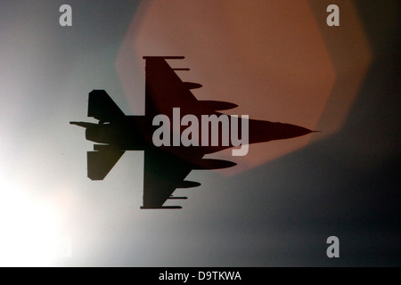 An F-16 Fighting Falcon from the 180th Fighter Wing, Ohio Air National Guard, arrives at a training base in Northern Jordan as part of Exercise Eager Lion. Eager Lion is a U.S. Central Command-directed, irregular warfare-themed exercise focusing on missio Stock Photo