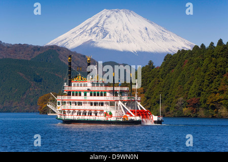 Japan, Central Honshu (Chubu), Fuji-Hakone-Izu National Park, Hakone, Tourist pleasure boat in front of Mount Fuji Stock Photo