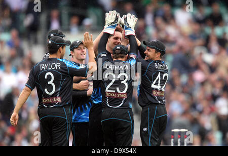 London, UK. 27th June 2013. New Zealand celebrate the wicket of Michael Lumb of England during the International T20 series game between England and New Zealand from the Kia Oval. Credit:  Action Plus Sports Images/Alamy Live News Stock Photo