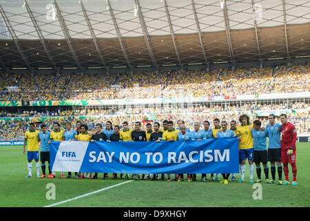 Belo Horizonte, Brazil. Two team group, JUNE 26, 2013 - Football / Soccer : Brazil and Uruguay players pose with a 'Say no to Racism' banner before the FIFA Confederations Cup Brazil 2013 Semifinal match between Brazil 2-1 Uruguay at Estadio Mineirao in Belo Horizonte, Brazil. (Photo by Maurizio Borsari/AFLO) Credit:  Aflo Co. Ltd./Alamy Live News Stock Photo