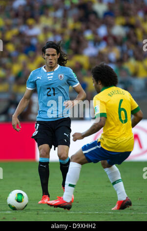 Belo Horizonte, Brazil. Edinson Cavani (URU), Marcelo (BRA), JUNE 26, 2013 - Football / Soccer : FIFA Confederations Cup Brazil 2013 Semifinal match between Brazil 2-1 Uruguay at Estadio Mineirao in Belo Horizonte, Brazil. (Photo by Maurizio Borsari/AFLO) Credit:  Aflo Co. Ltd./Alamy Live News Stock Photo